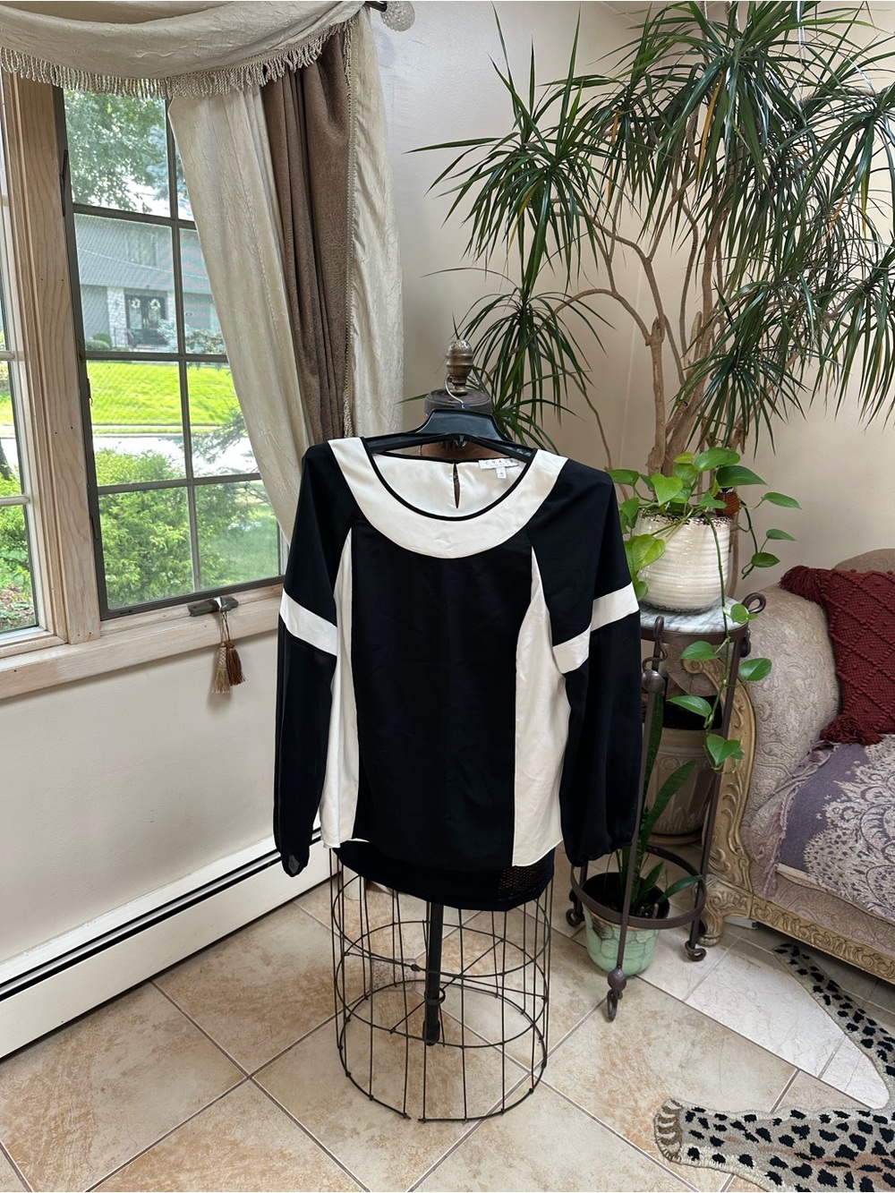 Chaus Black and White Colorblock Long-Sleeve Blouse size medium